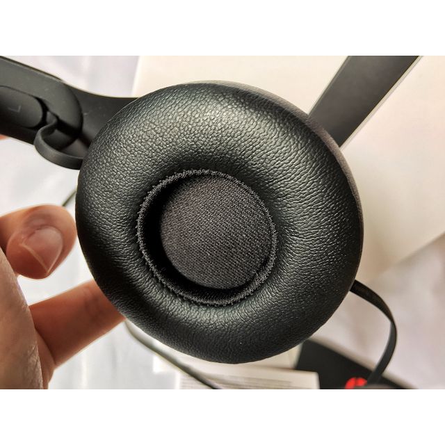 CNY SALE 9 10 CONDITION OLD BEATS EP HEADPHONES RARELY USED MINT CONDITION NEGO TV Home Appliances TV Entertainment TV Parts Accessories on Carousell