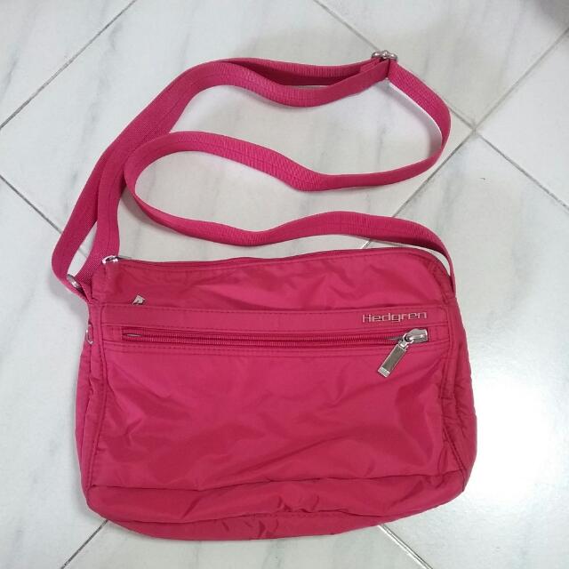 dark pink sling bag