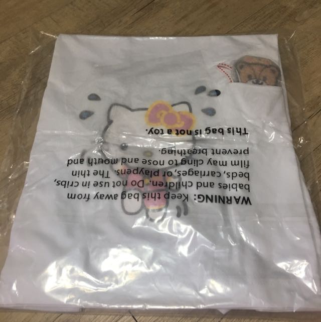 Hello Kitty Run Singapore Merchandise T-shirt, Women's Fashion