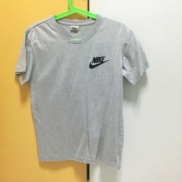 NIKE Basic TShirt (Category: Tshirts & Polo Shirts) located in Singapore. Submitted by brendonlwj (Listing ID 80840488, Image 2). Description: .