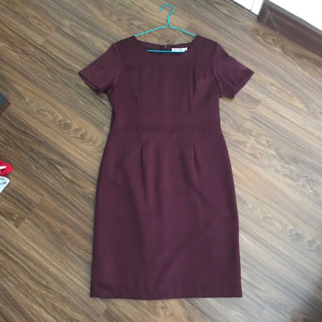 Red Dress merk MINT, Fesyen Wanita 