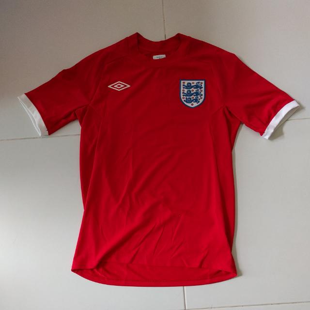 England Football Jersey (Away), Men's Fashion, Activewear on Carousell
