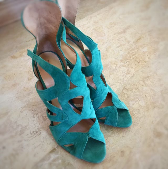 Green velvet hot sale shoes zara