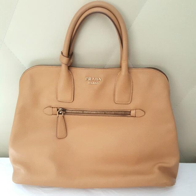 Saffiano Cuir Double-Zip Tote Bag Beige (Noisette)