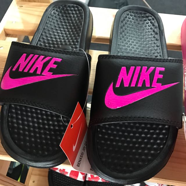 benassi slip on nike
