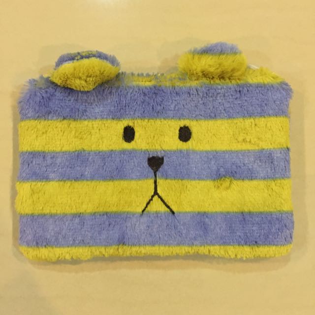 Pouch (Category: Everything Else) located in Singapore. Submitted by papillionz (Listing ID 81124288, Image 2). Description: .