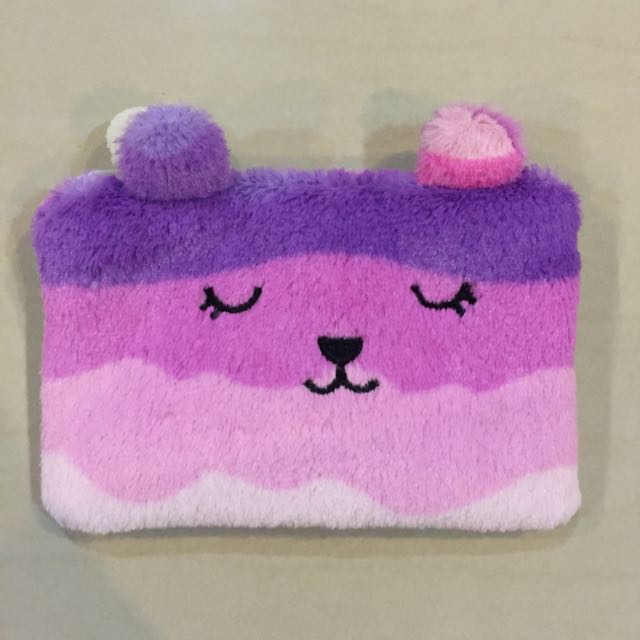 Pouch (Category: Everything Else) located in Singapore. Submitted by papillionz (Listing ID 81124288, Image 3). Description: .