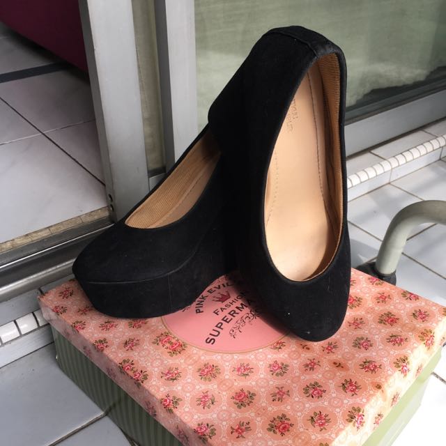 Black 2024 velvet wedges