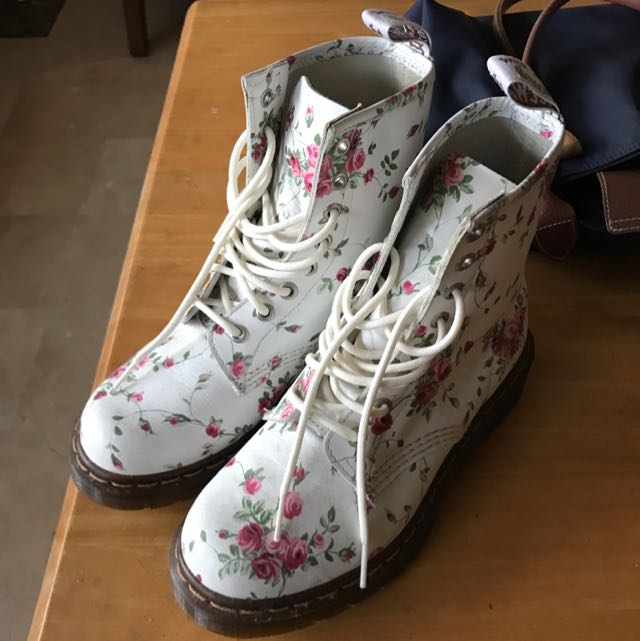 White doc clearance martens with flowers