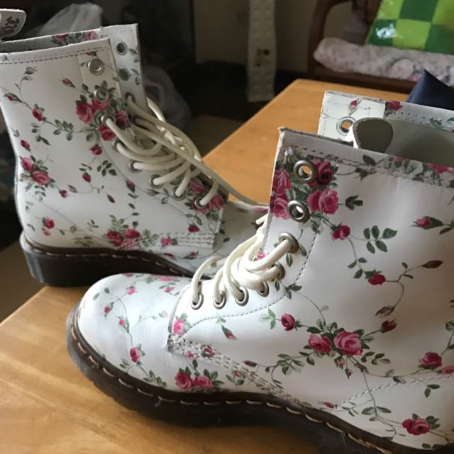 White floral doc martens online
