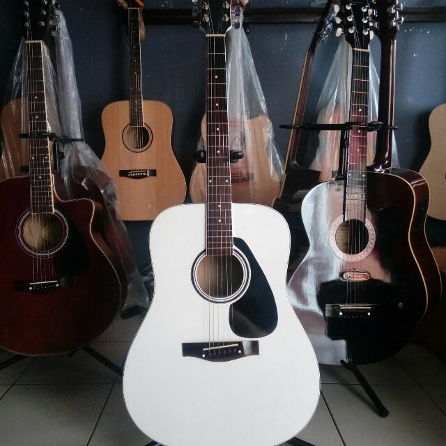  Gambar Gitar Akustik  Yamaha Warna Putih Gambar  Gitar 