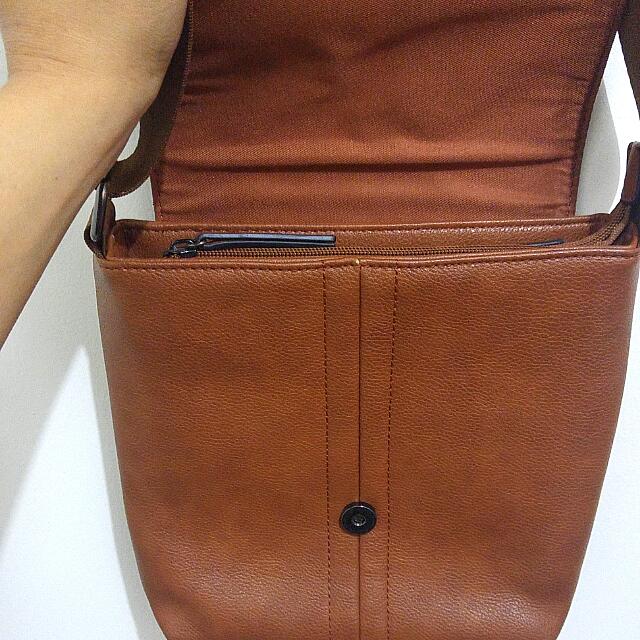 Sling Bag Zara Man Original Warna Coklat Original, Fesyen Pria, Tas & Dompet di Carousell