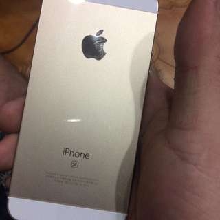 iPhone Se. 64g. 9.9成新使用幾天