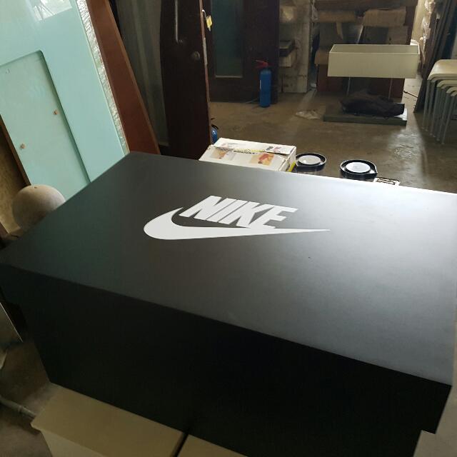 Giant hotsell nike shoebox