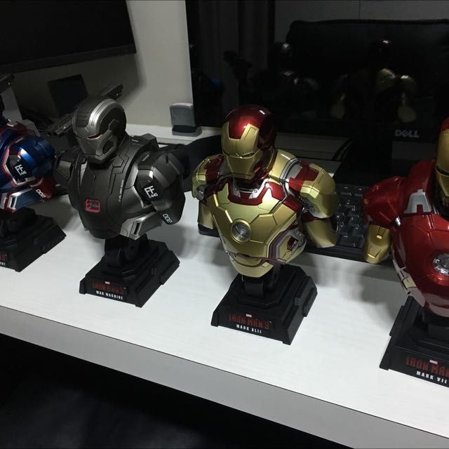 hot toys iron man bust