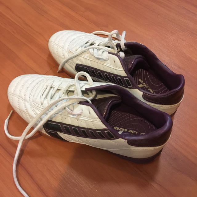 line 7 futsal shoes