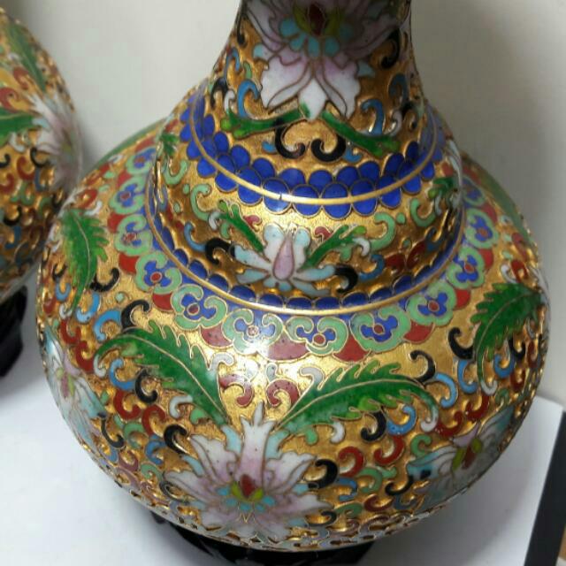 Pair of Chinese Cloisonne Vase (Gold Flower Design) 中国景泰蓝花瓶 