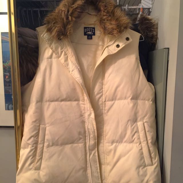 Roots Puffer Vest (Category: Clothes) located in Toronto. Submitted by all._.things._.pretty (Listing ID 81567091, Image 1). Description: .