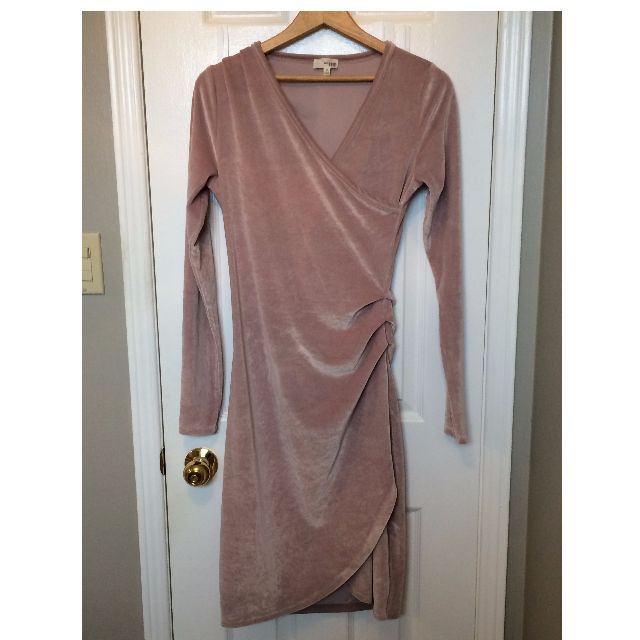 ARITZIA WILFRED FREE KLUM DRESS SIZE MEDIUM Women s Fashion Clothes on Carousell