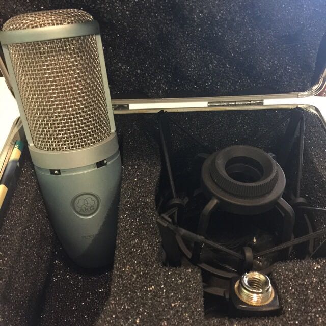 Reserve AKG Perception 220 Condenser mic, Hobbies & Toys, Music