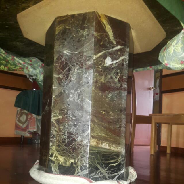 Marble Table (Category: Tables & Sets) located in Singapore. Submitted by enri3k (Listing ID 81658762, Image 3). Description: .