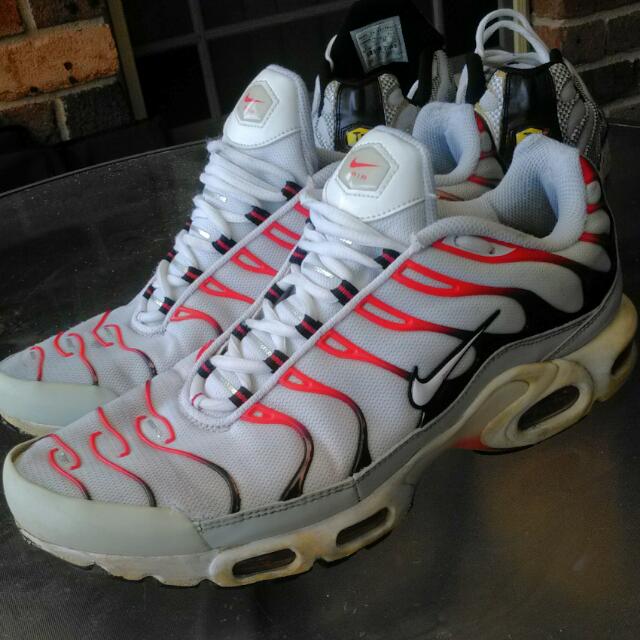 red and black tns