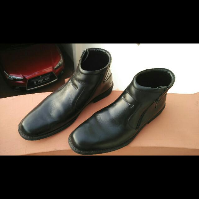 Sepatu Pantofel Merk Playboy Original Size 42 Kondisi Istimewa No Minus Baru Sekali Pakai Krn Kekecilan Box Masih Tersedia Fesyen Pria Sepatu Di Carousell