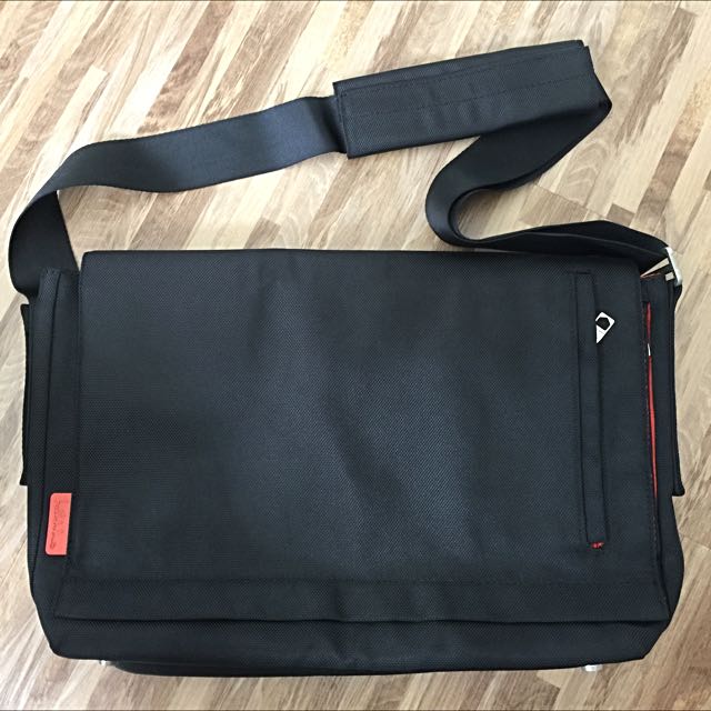 Lulu laptop bag top