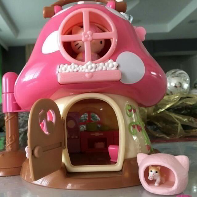 Hello Kitty Mushroom House Playset + 