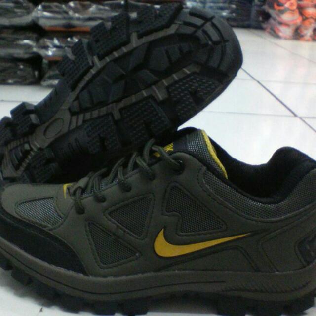 sepatu nike outdoor