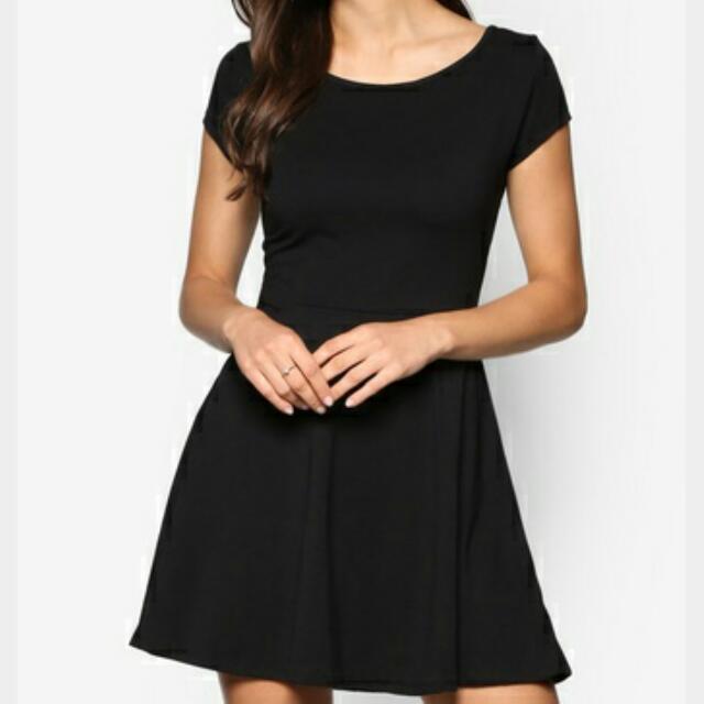 Cotton On Billie Cap Sleeve Skater Dress Black Size L Women S Fashion Tops Sleeveless On Carousell