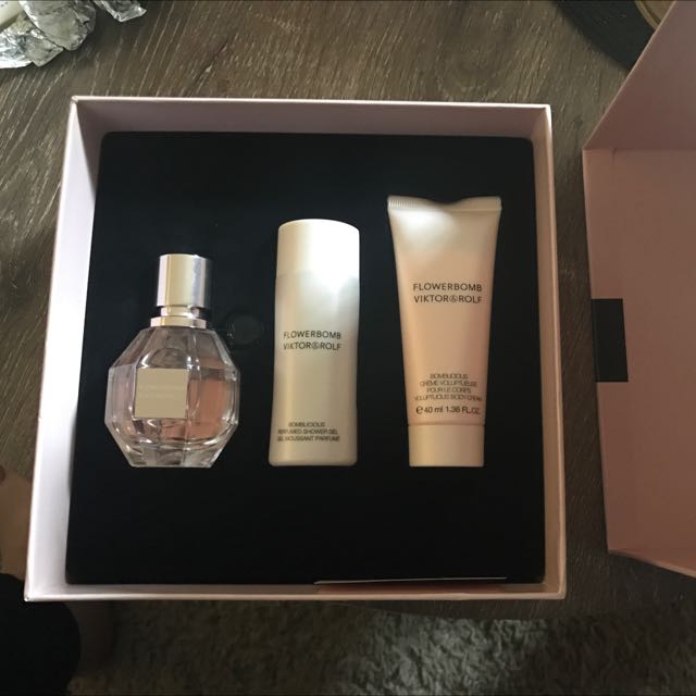 Viktor Rolf Flowerbomb Set Health Beauty Fragrance On Carousell Viktor Rolf Flowerbomb Set Health Beauty Fragrance On Carousell