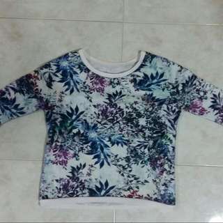 Sweater/Pullover in Flower Prints (Good Condition)