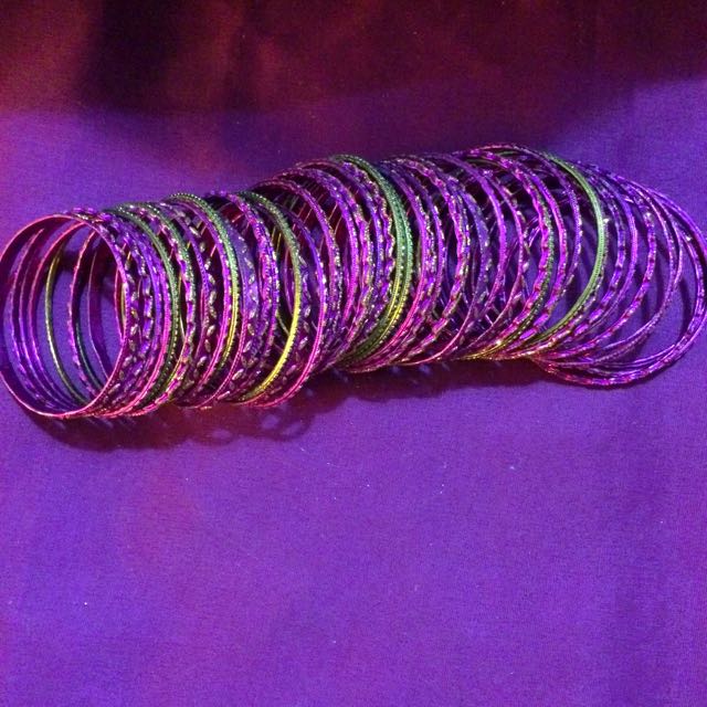 Bangles (Category: Bracelets) located in Petaling Jaya. Submitted by hanna01255 (Listing ID 82299996, Image 2). Description: .