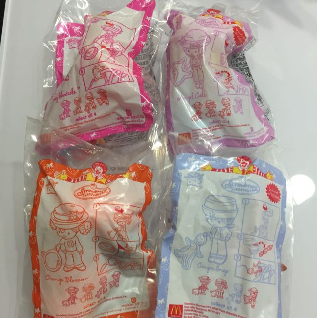 BNIP McDonald s Happy Meal Collection Strawberry Shortcake