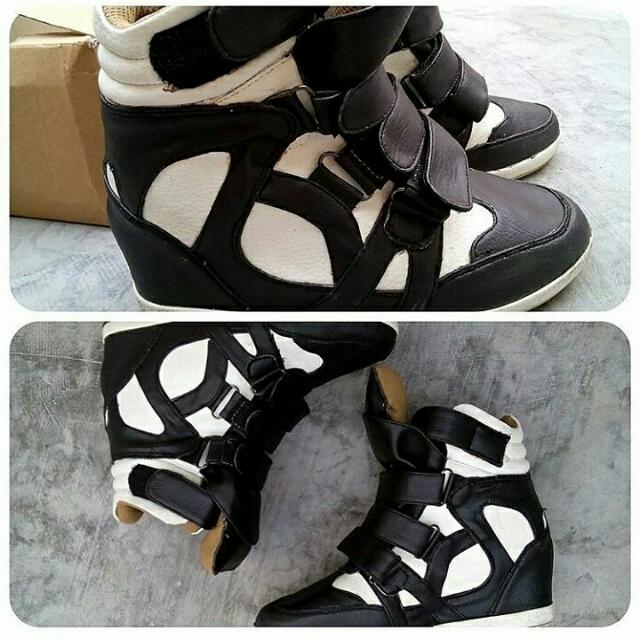 Sneaker Wedges Hitam Putih Sepatu Keds Wanita Tren Second Murah Fesyen Wanita Sepatu Di Carousell