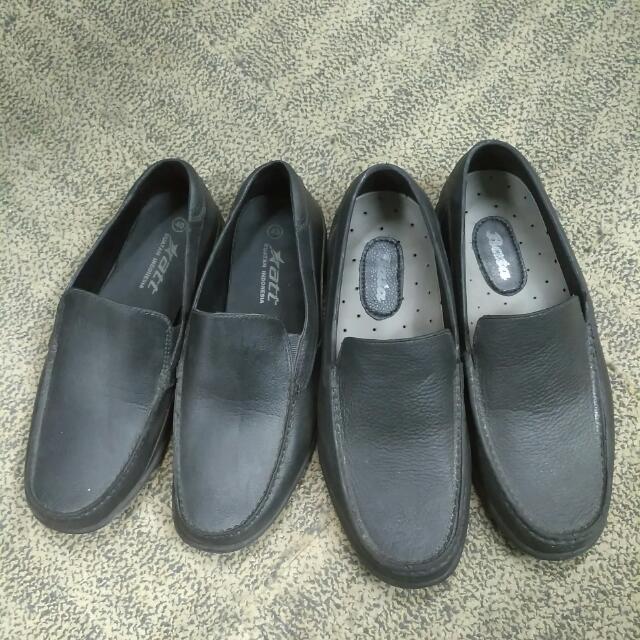 Sepatu Karet Formal Merk Att Dan Bata Harga Untuk 2 Barang Fesyen Pria Sepatu Di Carousell