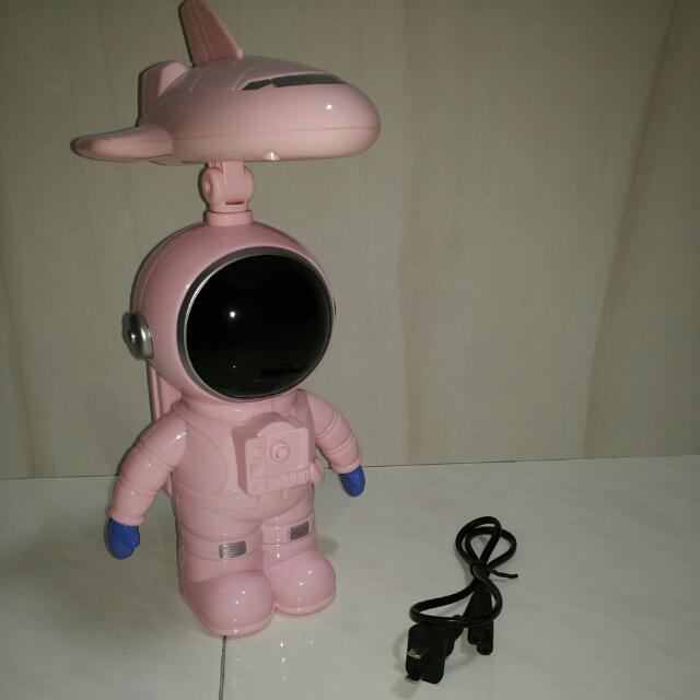 astronaut table lamp