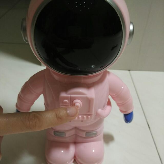 astronaut table lamp