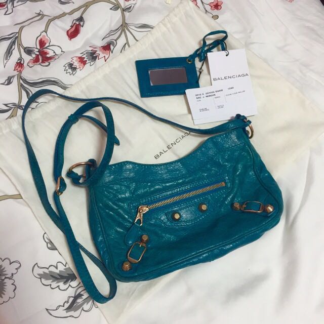 balenciaga giant hip