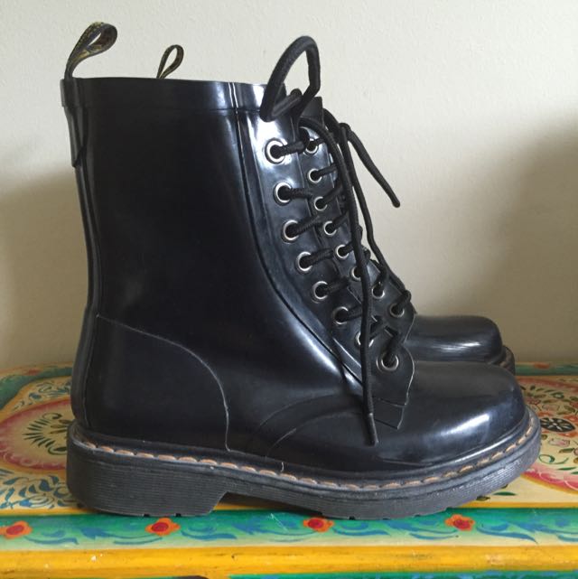 Dr Martens Drench Gumboot Women S Fashion Shoes On Carousell Here are my thoughts after 2 years of owning mine. dr martens drench gumboot