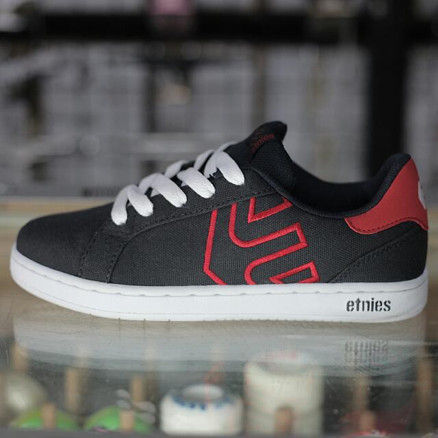 boys etnies