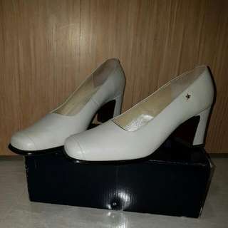 Shoe