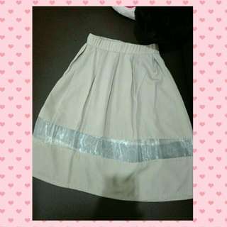 Mini Skirt
Fit to L
Color : Cream
Harga Beli Rp70,000