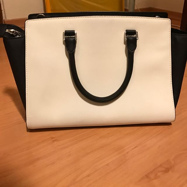 Michael kors selma discount black and white