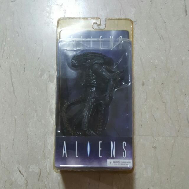 Neca alien warrior blue store