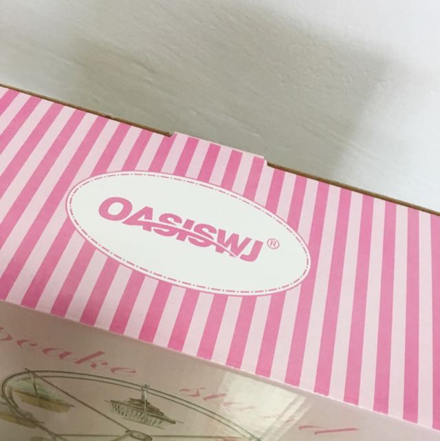 Oasiswj Cupcake stand, TV & Home Appliances, Kitchen Appliances, Hand