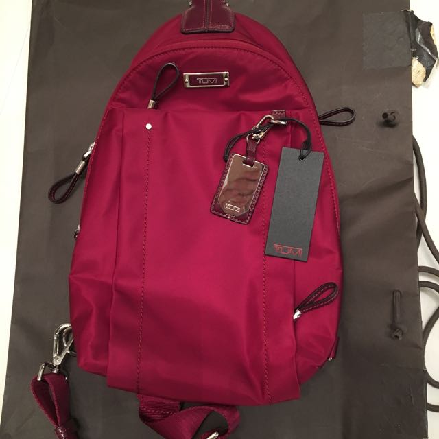tumi voyageur sling bag