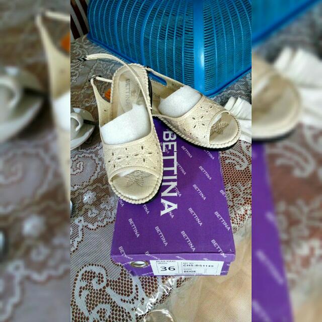 Wedges Merk Bettina Fesyen Wanita Sepatu Di Carousell