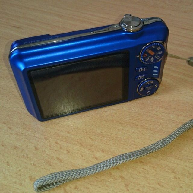 FujiFilm Finepix T200 Digital Camera, Photography, Cameras on Carousell